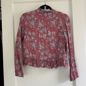 Long sleeve shirt with key hole back